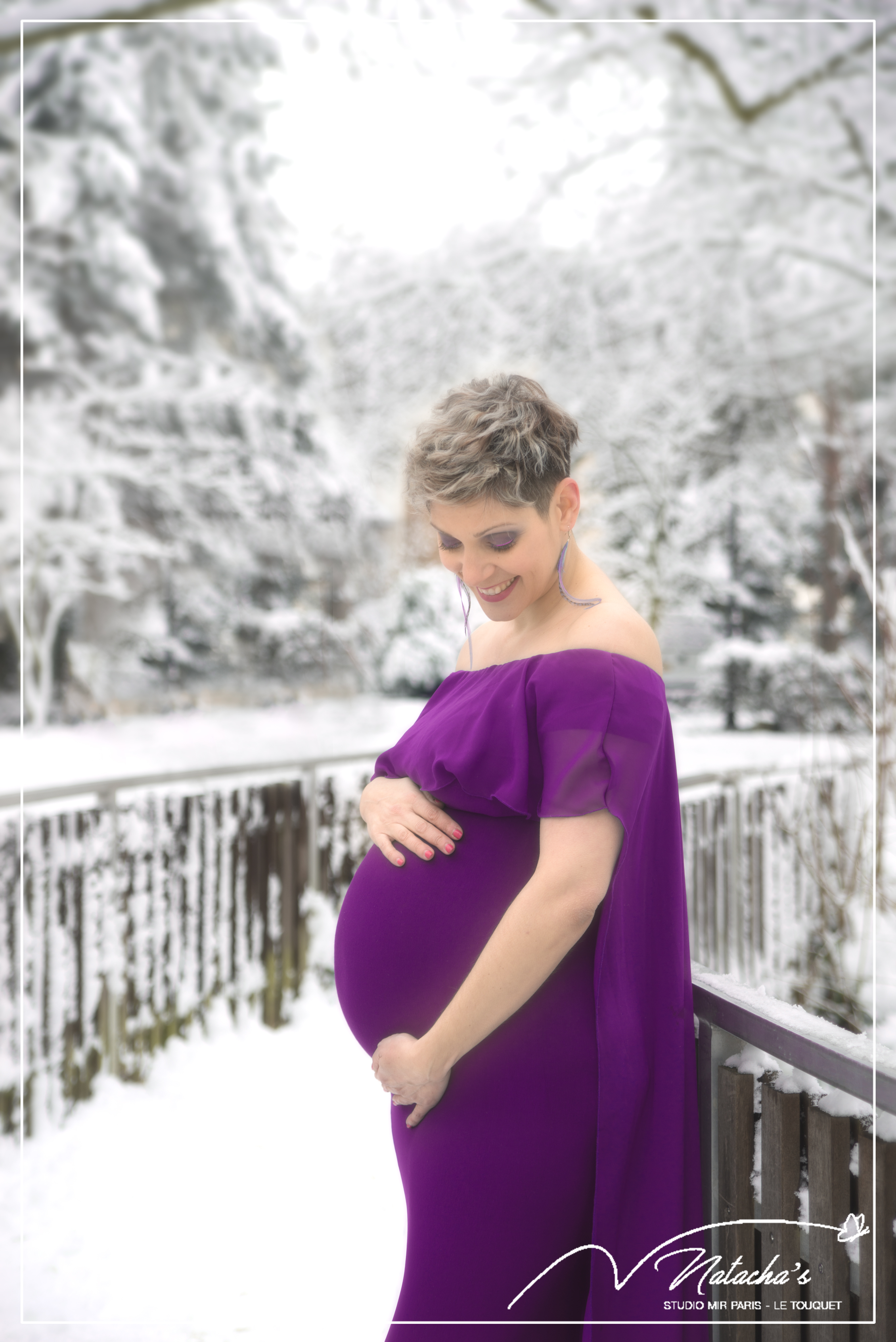 Shooting future maman sous la neige de Paris