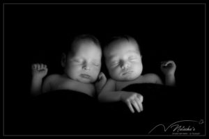 Photographe nouveau-né pour jumelles en Studio proche de Paris
