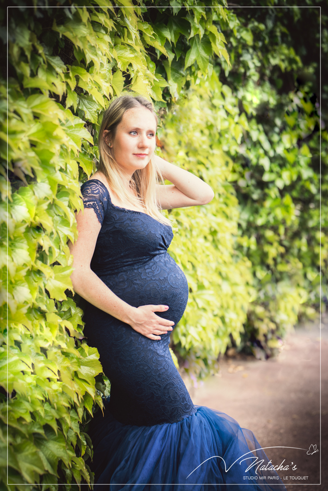 Photographe femme enceinte en studio et en extérieur proche de Paris