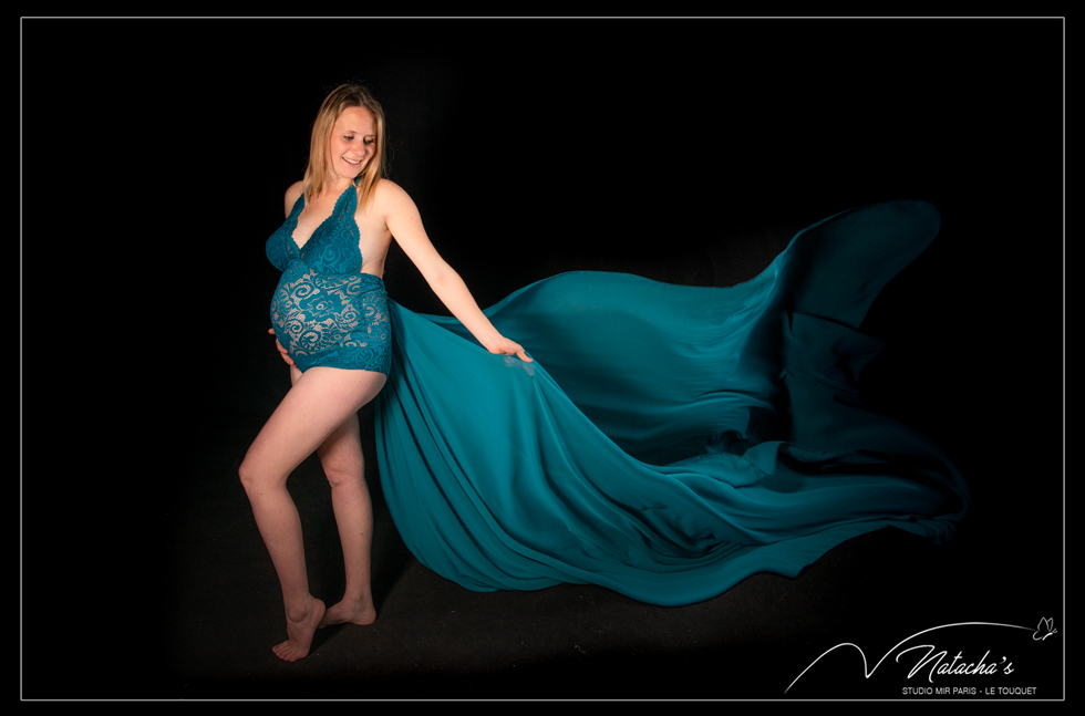 Photographe femme enceinte en studio et en extérieur proche de Paris