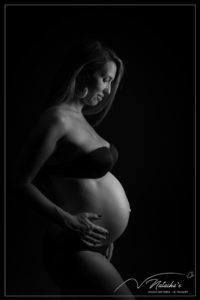 Photographe femme enceinte extérieur et studio dans le Val de Marne