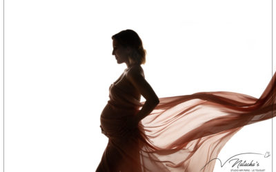 Shooting future maman ombre et lumières en Studio