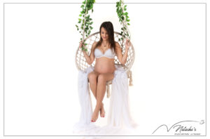 Photographe Grossesse : séance photo future maman avant l’arrivée de bébé