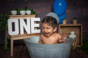 Photographe enfants : Smash the Cake en studio photo à Saint Maur des Fossés