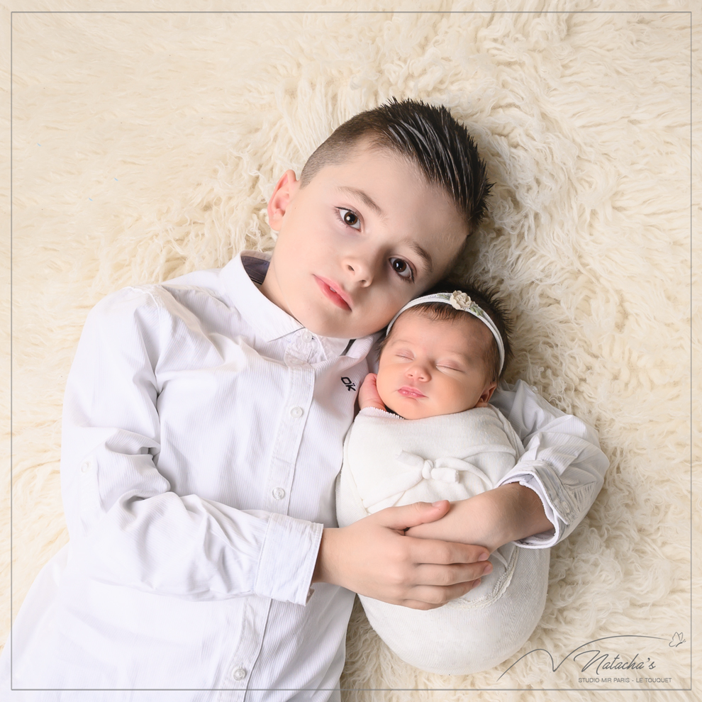 Photographe Naissance : Séance photo frères et sœurs dans le Val de Marne