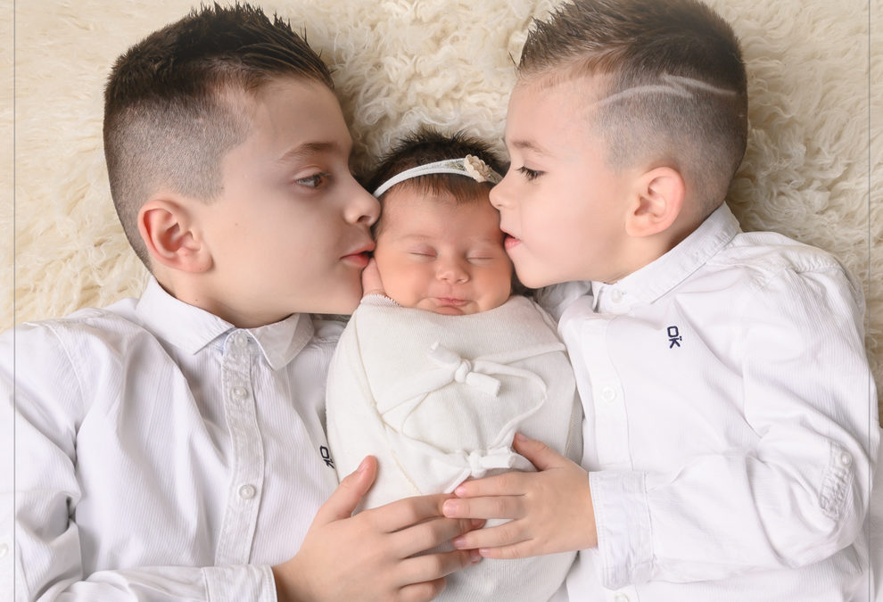 Photographe Naissance : Séance photo frères et sœur dans le Val de Marne