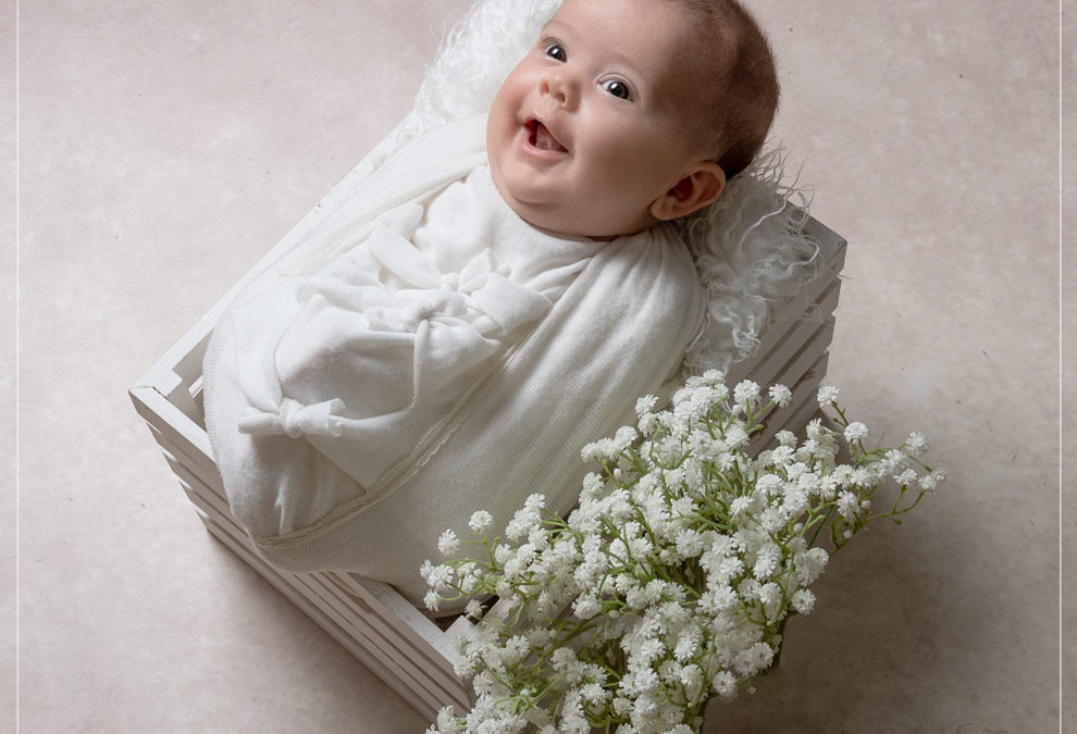 Photographe bébé : séance photo naissance en studio dans le Val de Marne