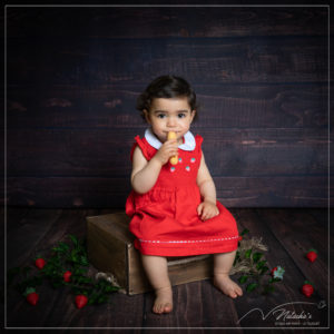 Shooting photo enfant sur un thème fraise dans le Val de Marne