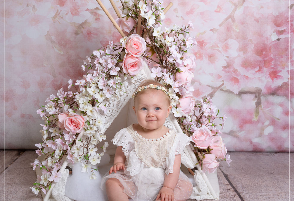 Shooting bébé avec fleurs dans le Val de Marne