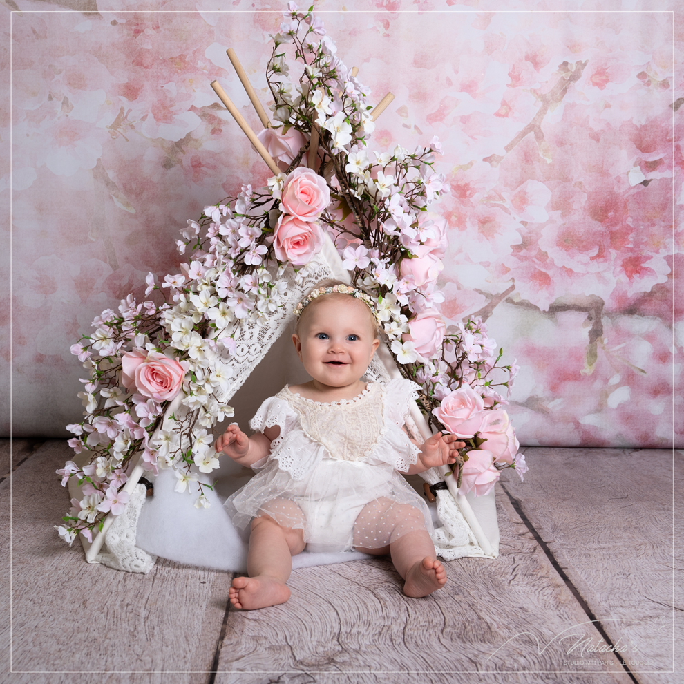 Shooting bébé avec fleurs dans le Val de Marne