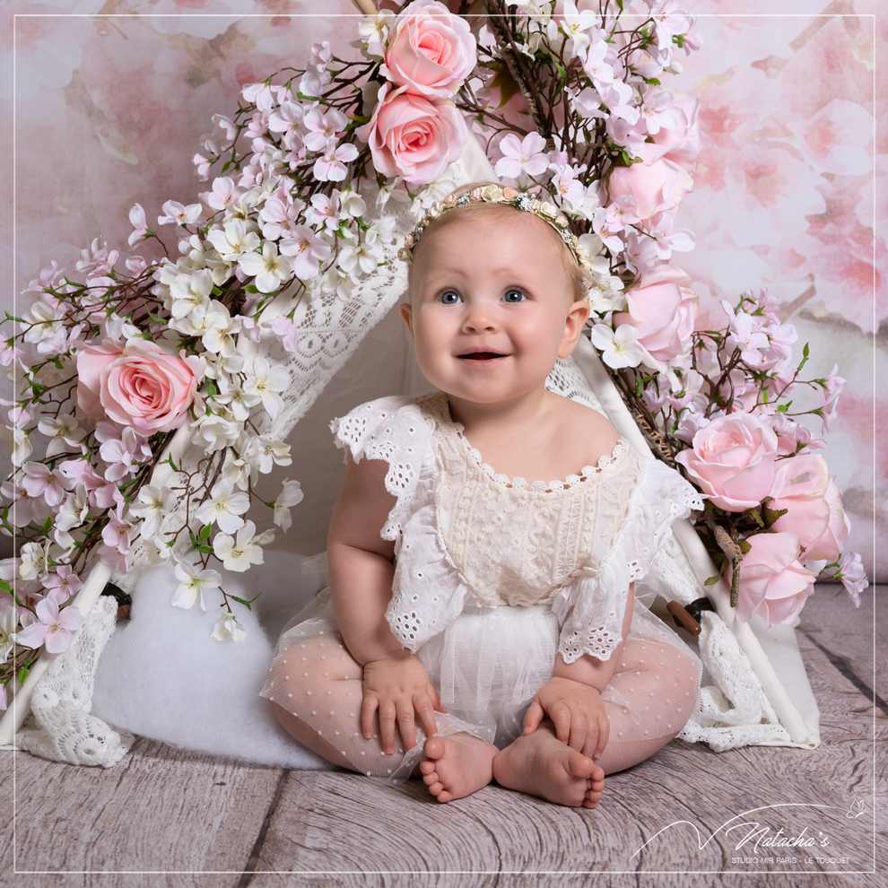 Shooting bébé avec fleurs dans le Val de Marne