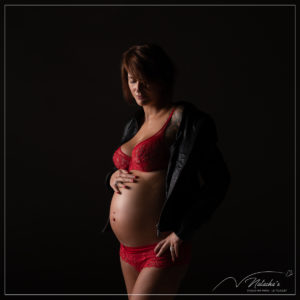 Shooting grossesse rock pour future maman en région parisienne