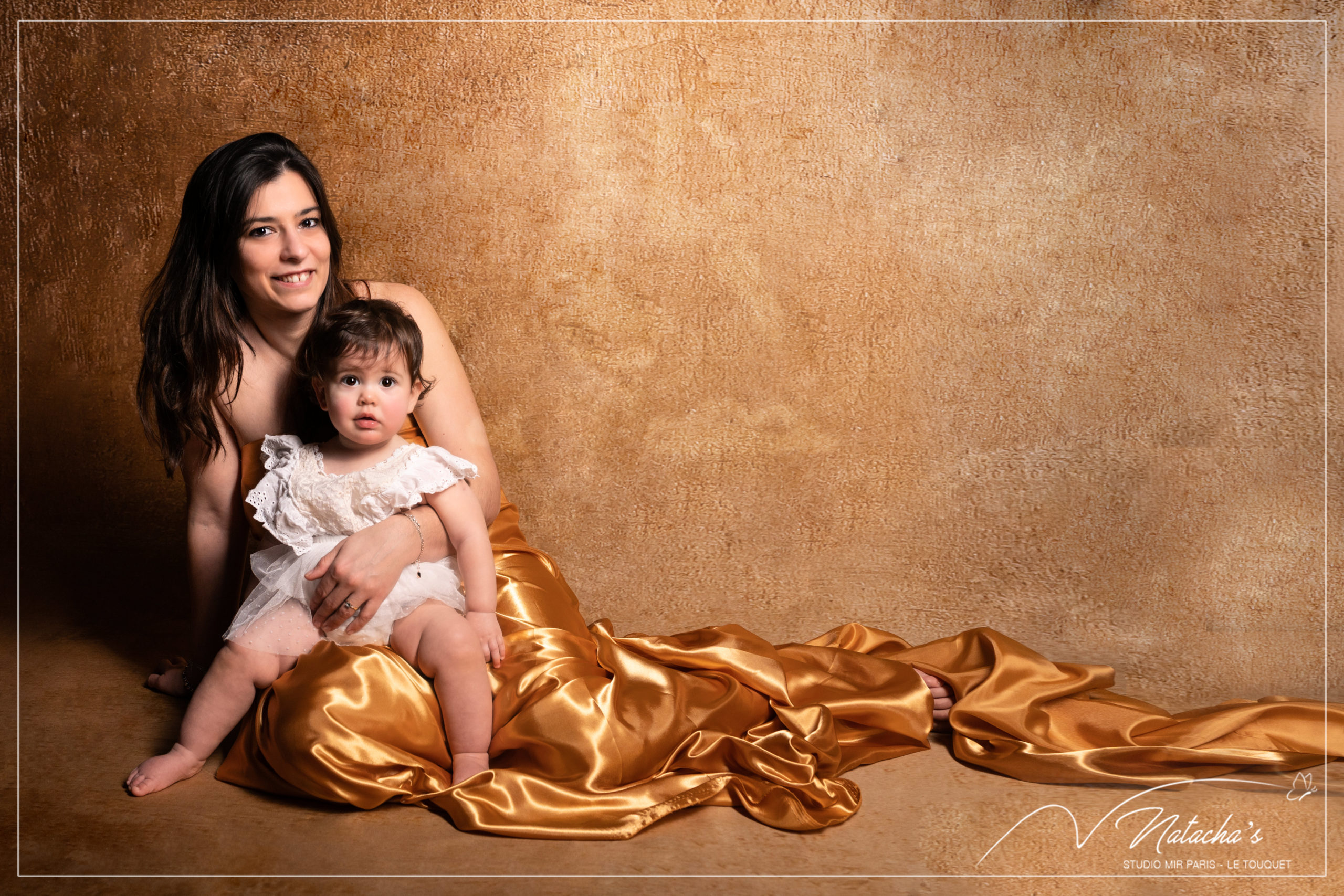 Shooting Maman et moi sur fond doré dans le Val-de-Marne