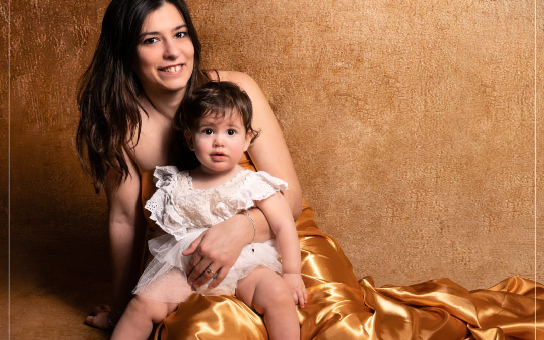 Shooting Maman et moi sur fond doré dans le Val-de-Marne