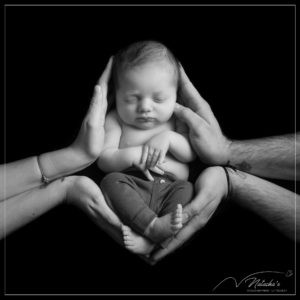 Séance photo naissance en noir & blanc dans le Val de Marne