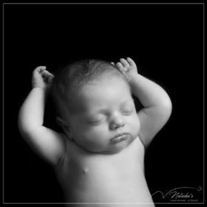 Séance photo naissance en noir & blanc dans le Val de Marne