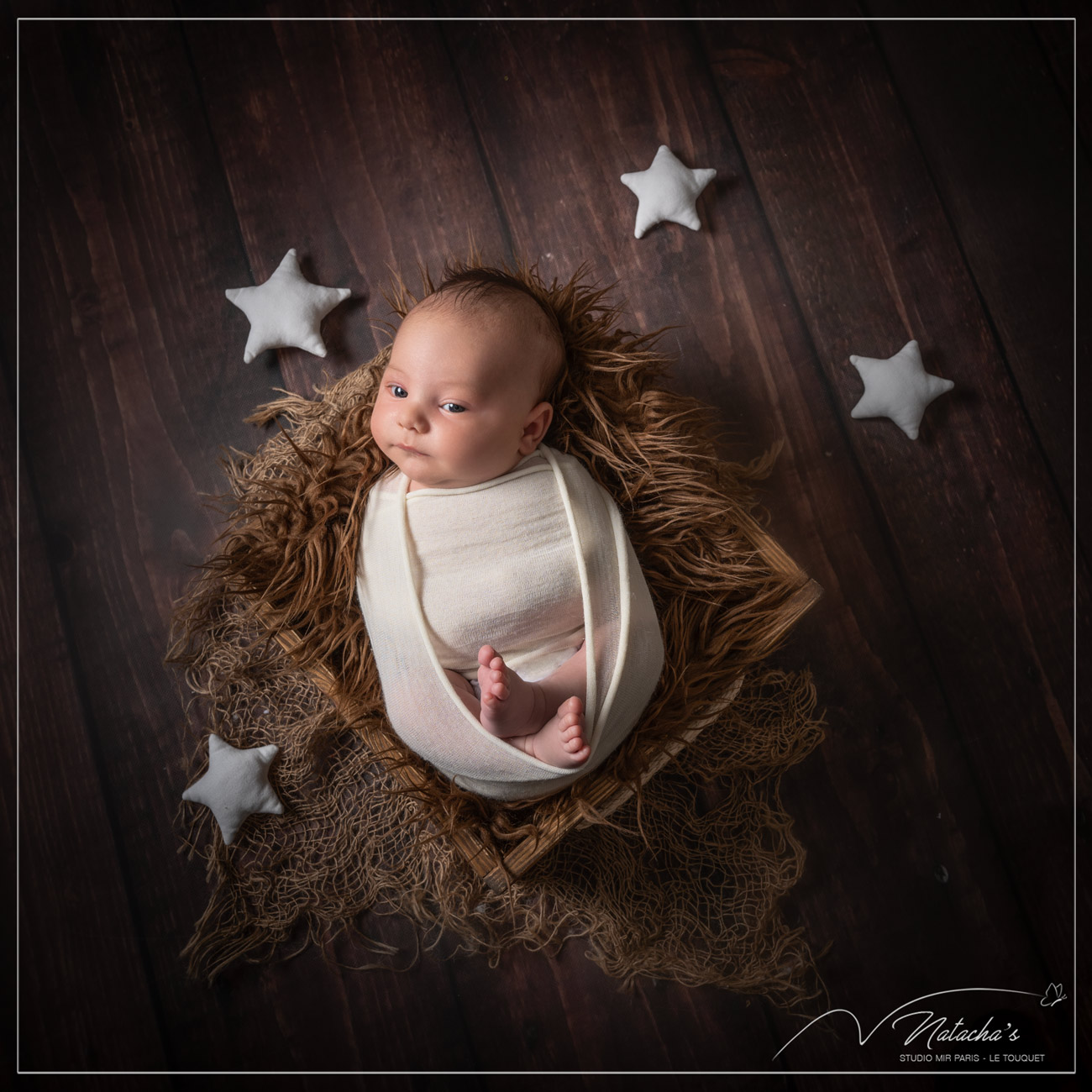 Shooting naissance avec des étoiles dans le Val de Marne en studio professionnel à Saint-Maur-des-Fossés