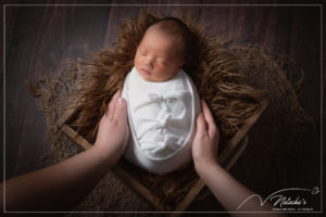 Photographe bébé : séance photo naissance en famille dans le 94