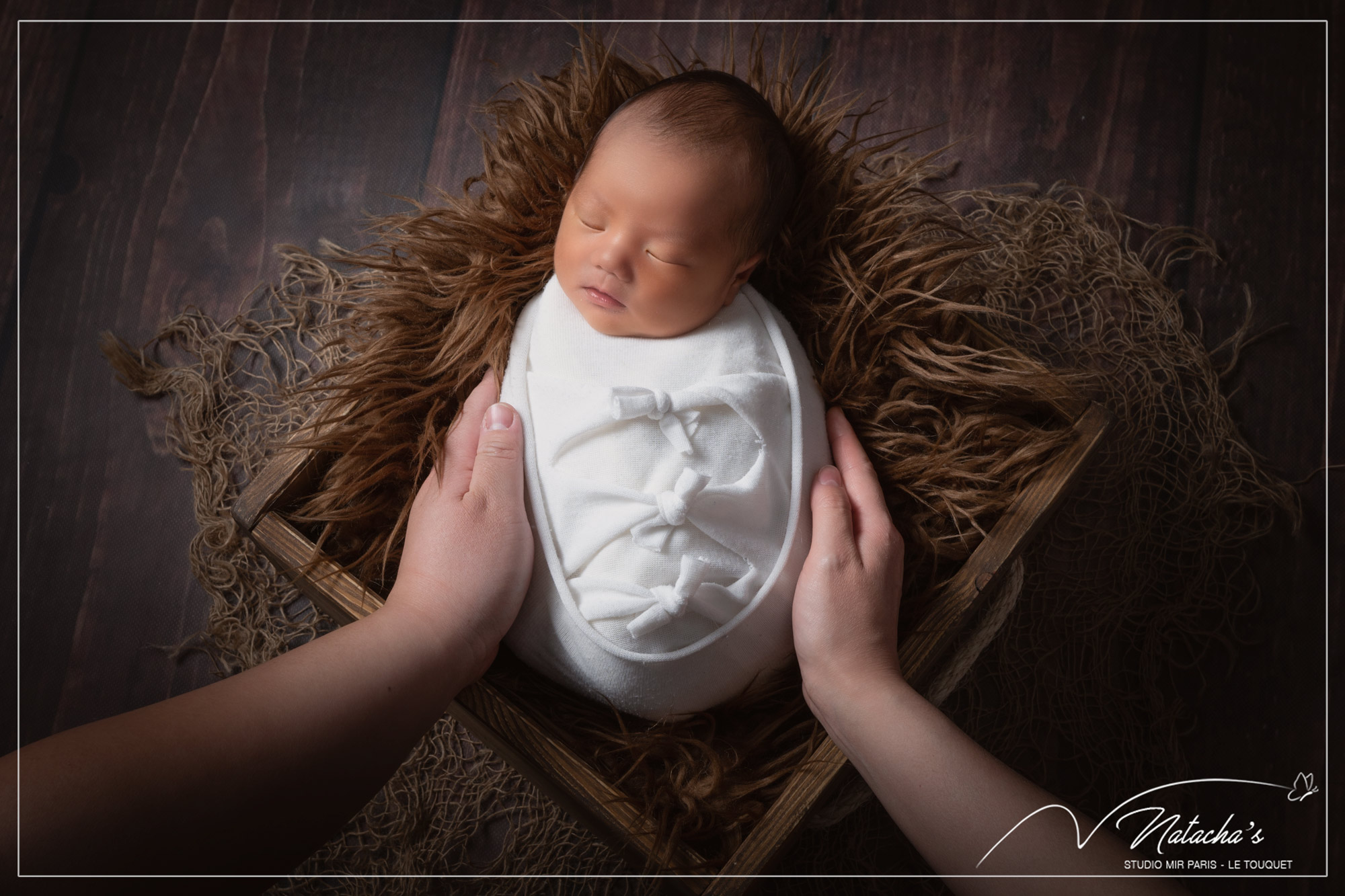 Photographe bébé : séance photo naissance en famille dans le 94