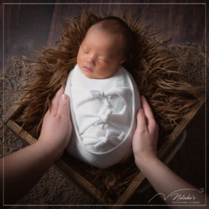 Photographe bébé : séance photo naissance en famille dans le 94