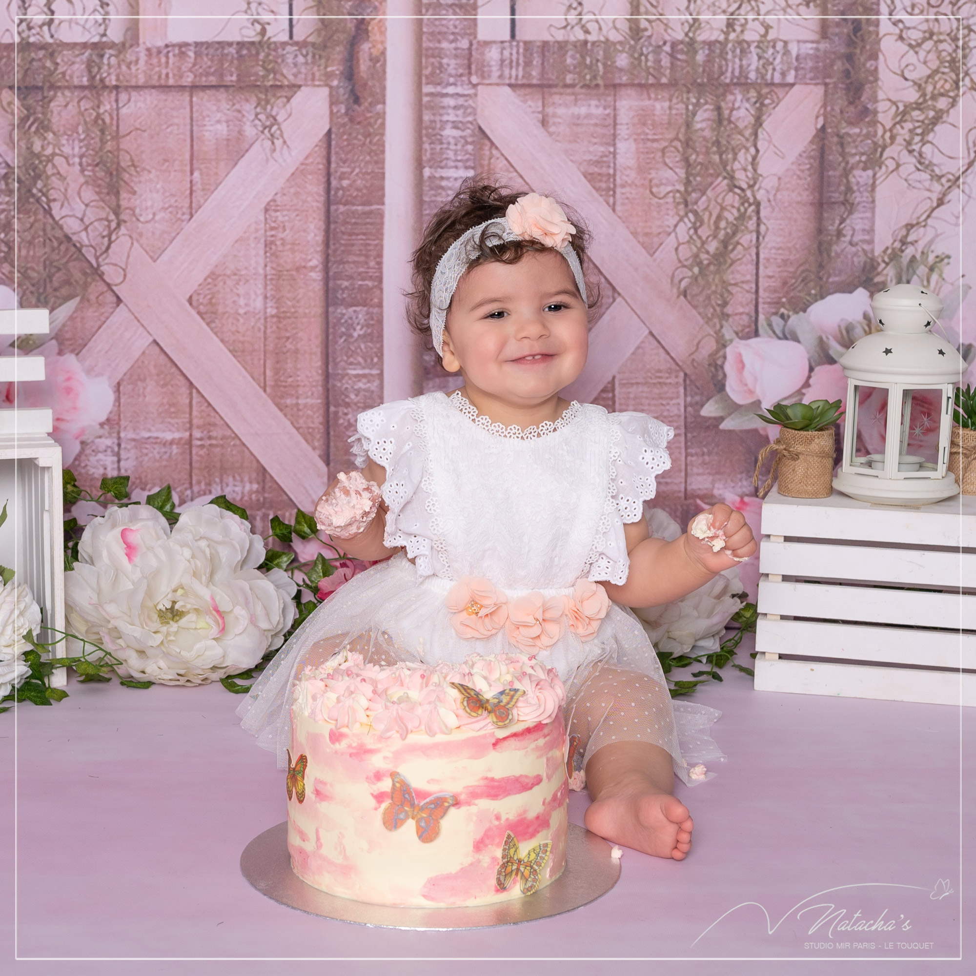 Photographe bébé : shooting anniversaire en studio photo dans le Val de Marne