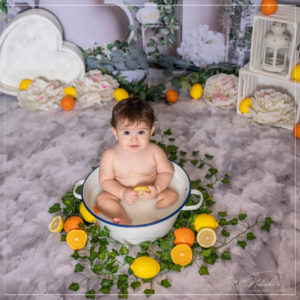 Shooting Bain de lait pour enfant dans le Val de Marne en studio professionnel pour bébé à Saint Maur des Fossés