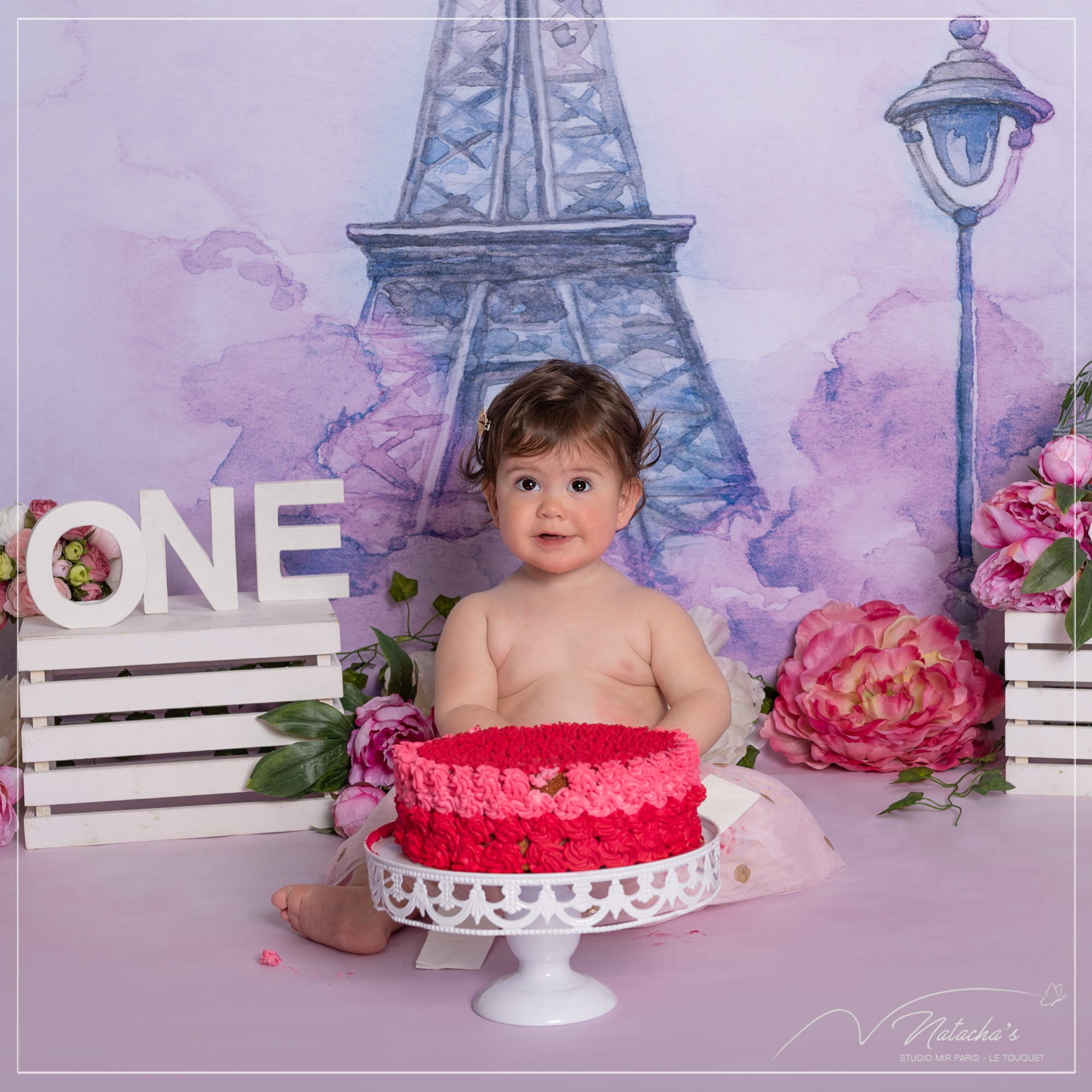 Smash-the-cake-theme-tour-eiffel-94-3 Photographe bébé : Smash the cake au thème Tour Eiffel près de Paris