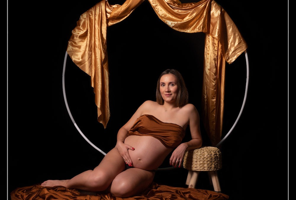 Shooting grossesse avec arche près de Paris
