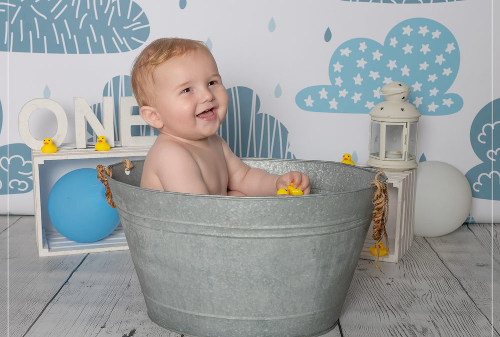 Photographe bébé dans le 94 : Séance photo Cake Smash dans le Bain au Studio Mir