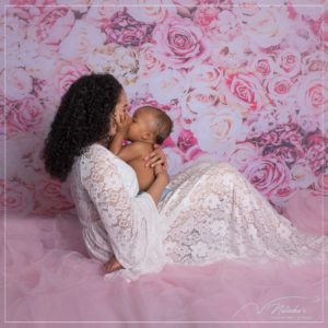 Séance photo maman et bébé en studio en Ile de France