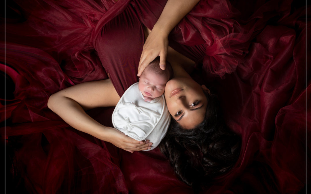 Séance photo Nouveau-né avec sa maman en IDF