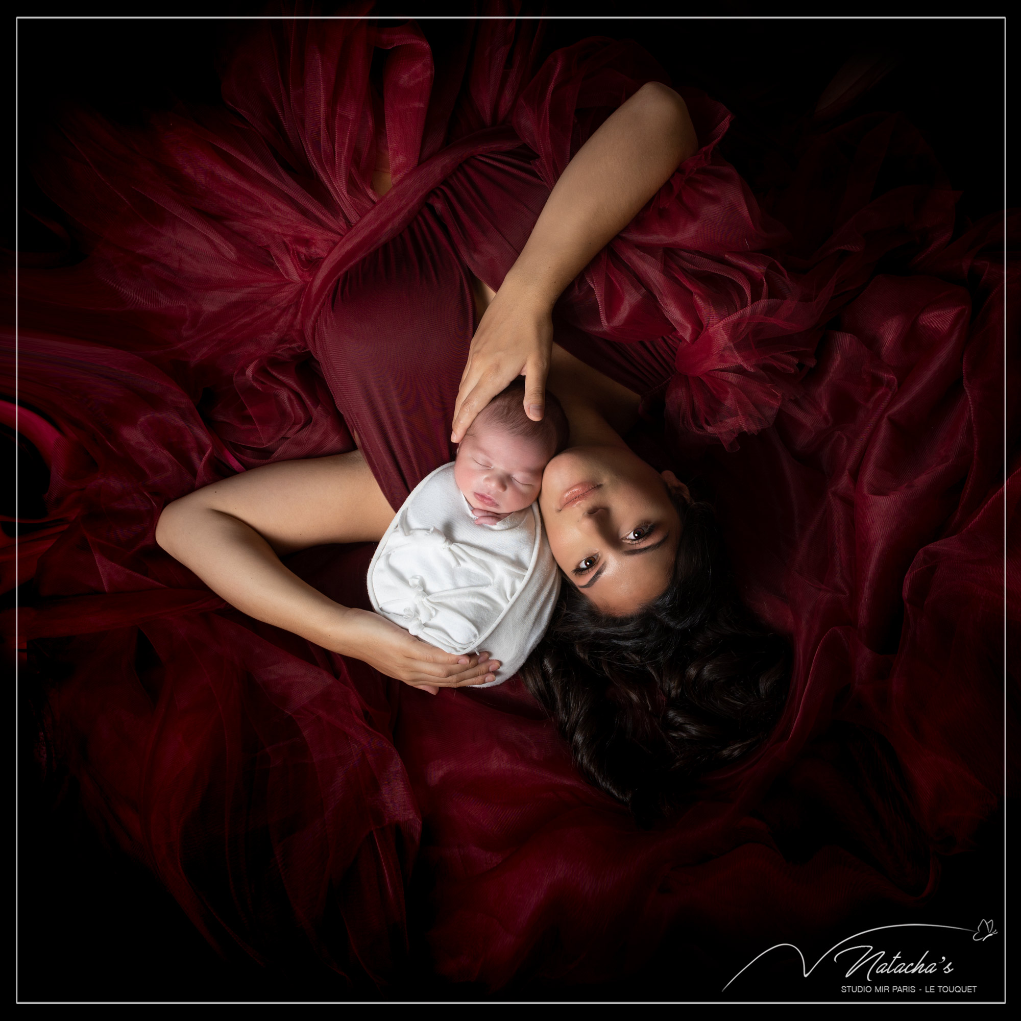 Séance photo Nouveau-né avec sa maman en IDF