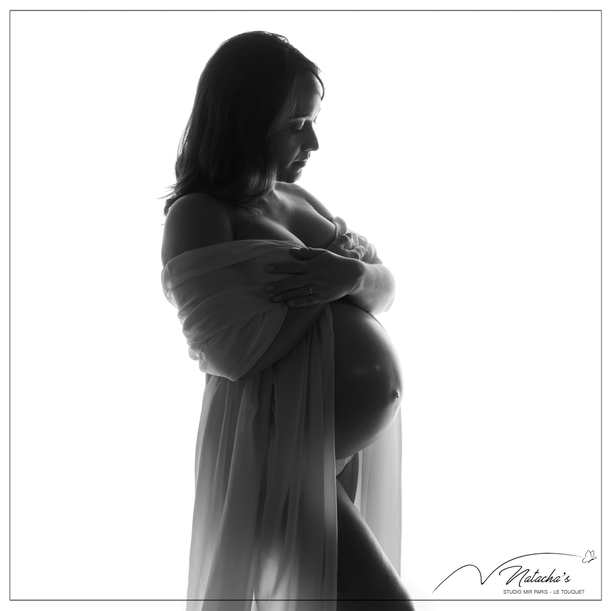 shooting-grossesse-noir-et-blanc-en-Studio-Val-de-marne-2 Shooting Grossesse en noir et blanc dans le Val-de-Marne