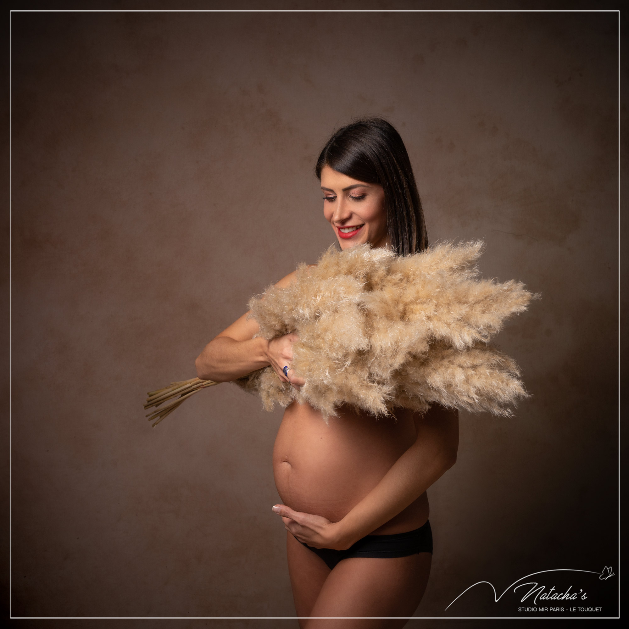 Shooting grossesse avec pampas dans le Val de Marne