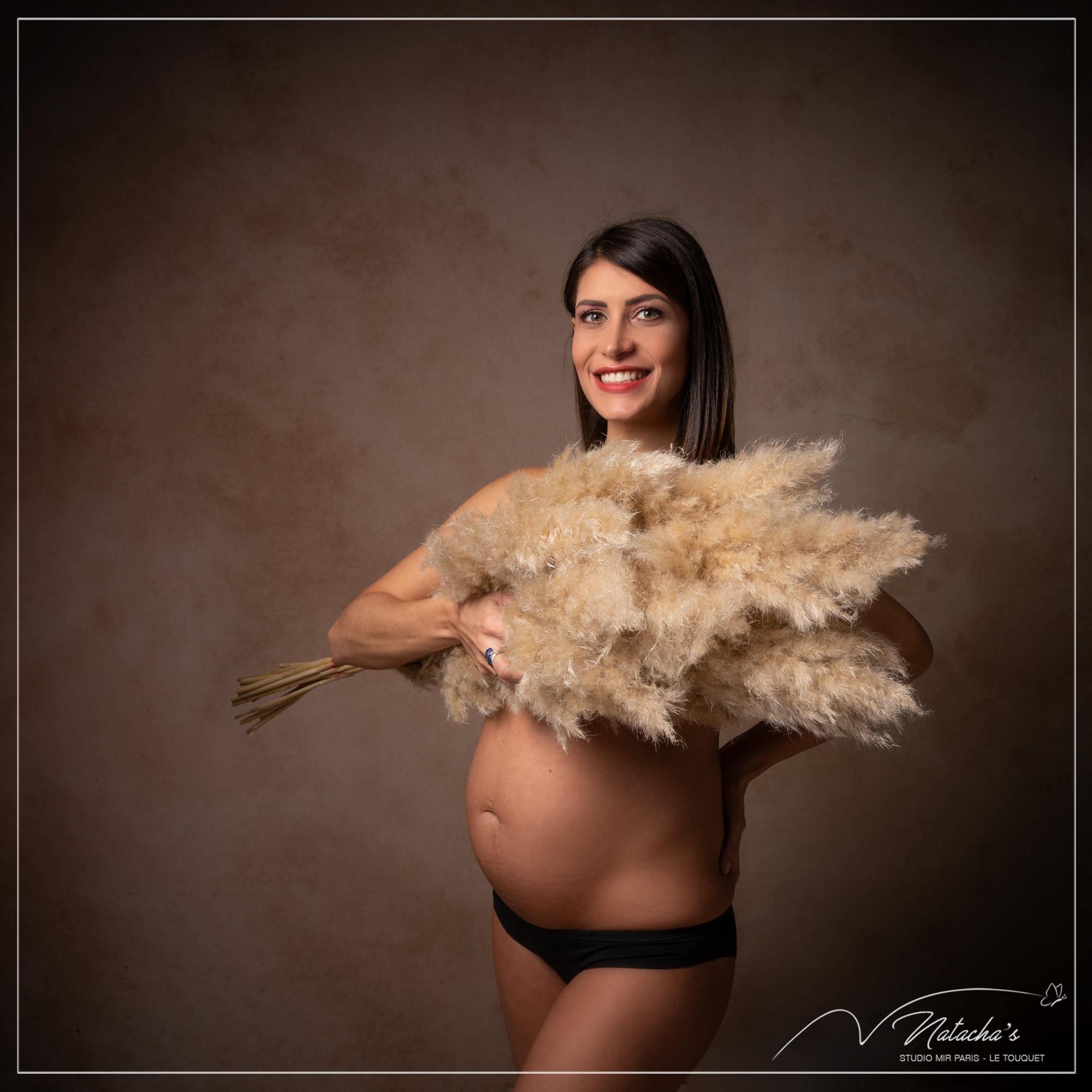 Shooting grossesse avec pampas dans le Val de Marne