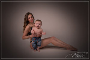 Séance photo Maman et Bébé en Ile-De-France IDF - Photographe spécialisée dans la maternité et les jeunes enfants dans le Val-De Marne