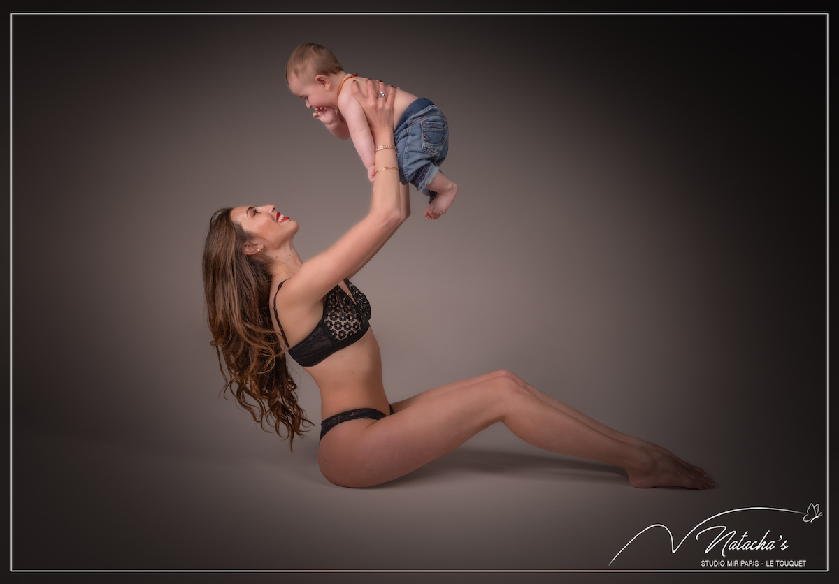 Séance photo Maman et Bébé en Ile-De-France IDF - Photographe spécialisée dans la maternité et les jeunes enfants dans le Val-De Marne