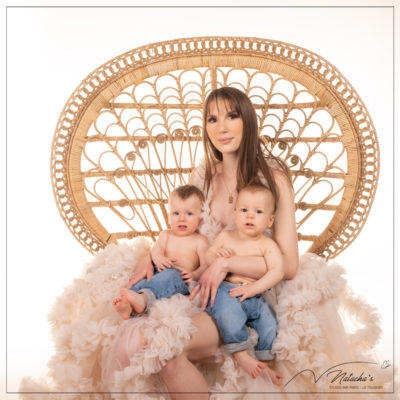 Séance photo bébé en studio fauteuil Emmanuel