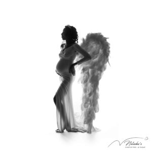 Séance future maman avec ailes d’ange dans le Val-de-Marne