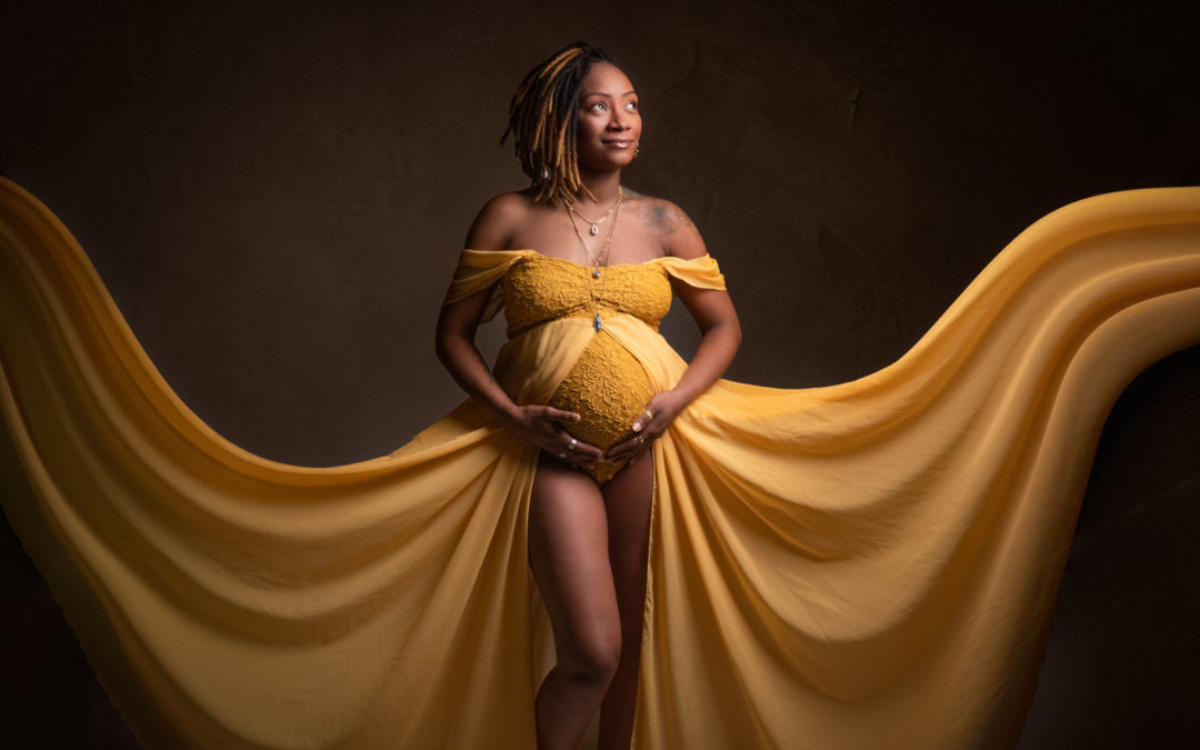Photographe femme enceinte en studio dans le Val-de-Marne