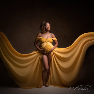 Photographe femme enceinte en studio dans le Val-de-Marne